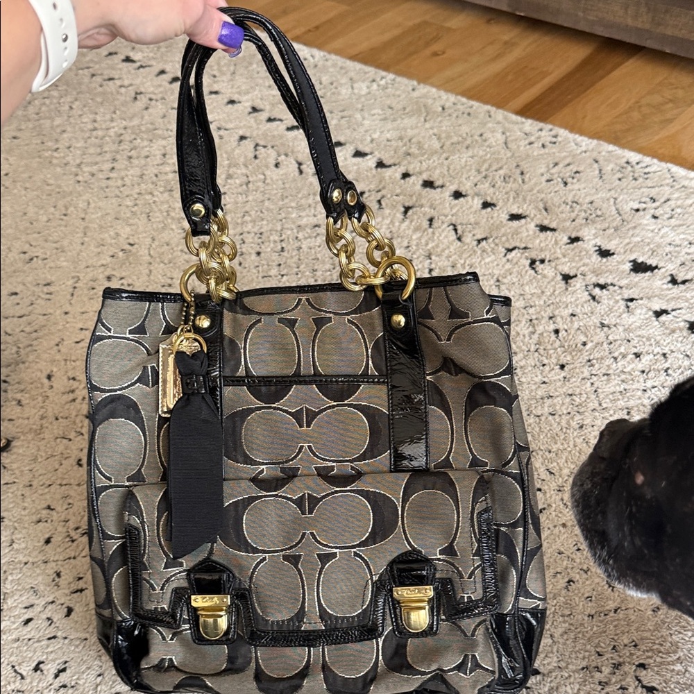 Stylish Black and Gold Women's Handbag